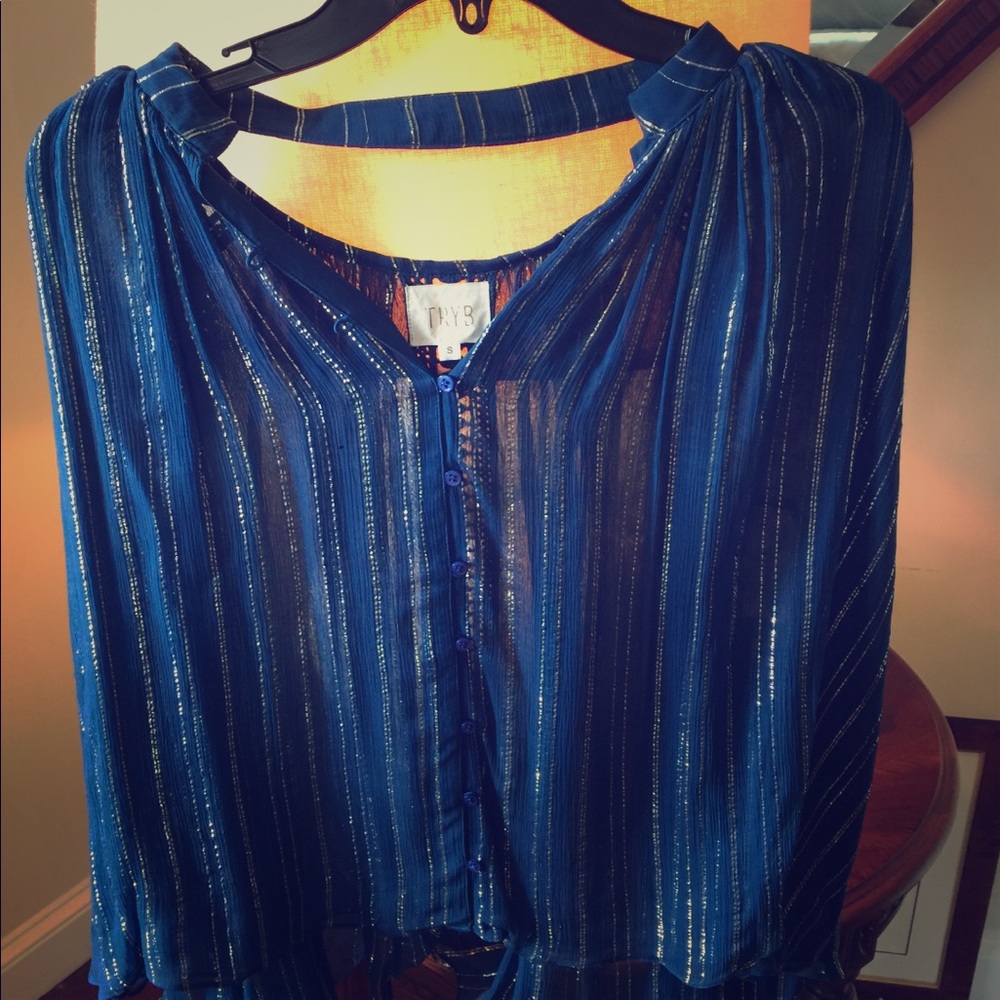 Fun blouse w great details. New w out tag!